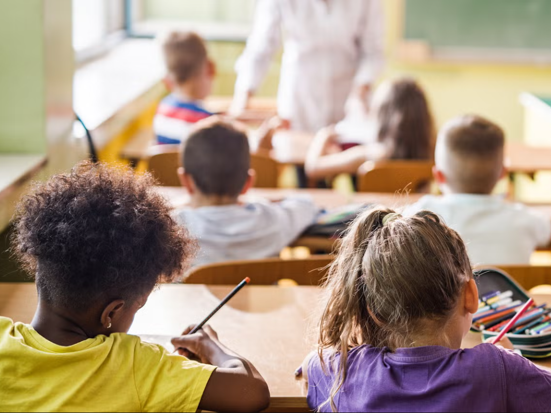 Pedagoška saradnica prikazivala horor film učenicima osnovne škole