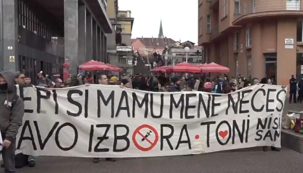 Pedesetak građana Zagreba protestovalo protiv vakcina