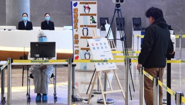 Peking smanjuje restriktivne mjere u suzbijanju koronavirusa