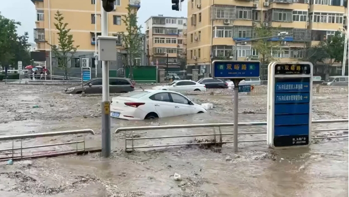 Peking: U snažnoj oluji poginulo 11 ljudi