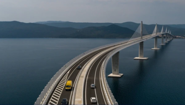 Pelješkim mostom prešlo 58.000 auta, gužve u Neumu prošlost