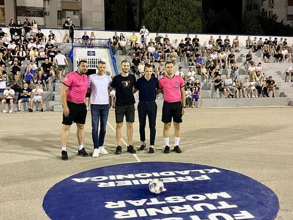 Peljto i Beljo preko Londona, Wroclawa i Brisela do - betonskog igrališta u Mostaru