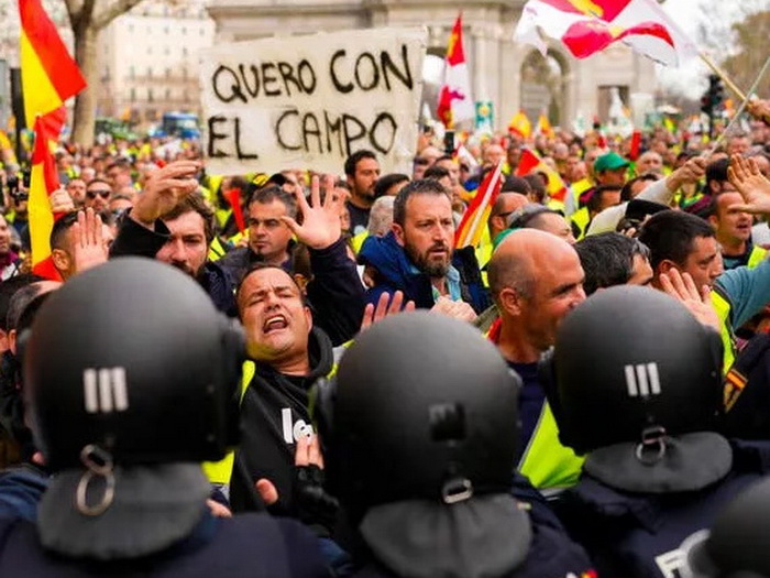 Pendrekom na poljoprivrednike: Sukob policije i demonstranata u Madridu