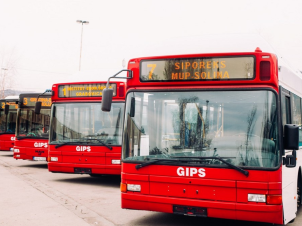 Penzionerima i socijalno ugroženim besplatan prevoz u Tuzli: Otvoren Javni poziv za prijave