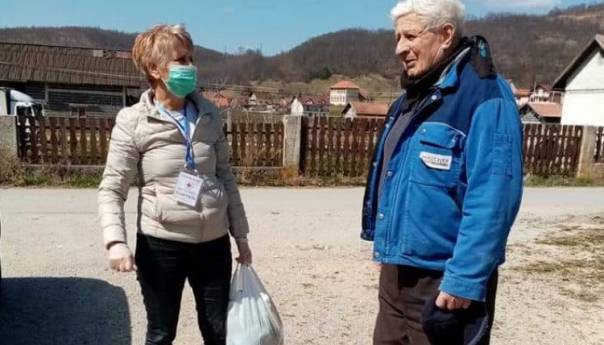 Penzionerka iz Gornjeg Vakufa pomaže u borbi protiv koronavirusa