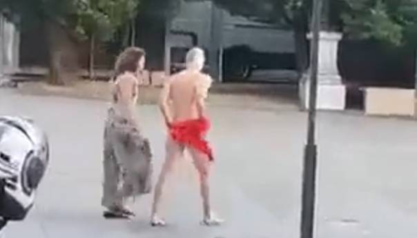 Performans ispred Narodnog pozorišta Sarajevo uznemirio građane