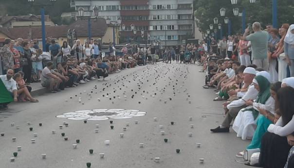 Performans 'Nema te na kahvi' za žrtve genocida u Srebrenici