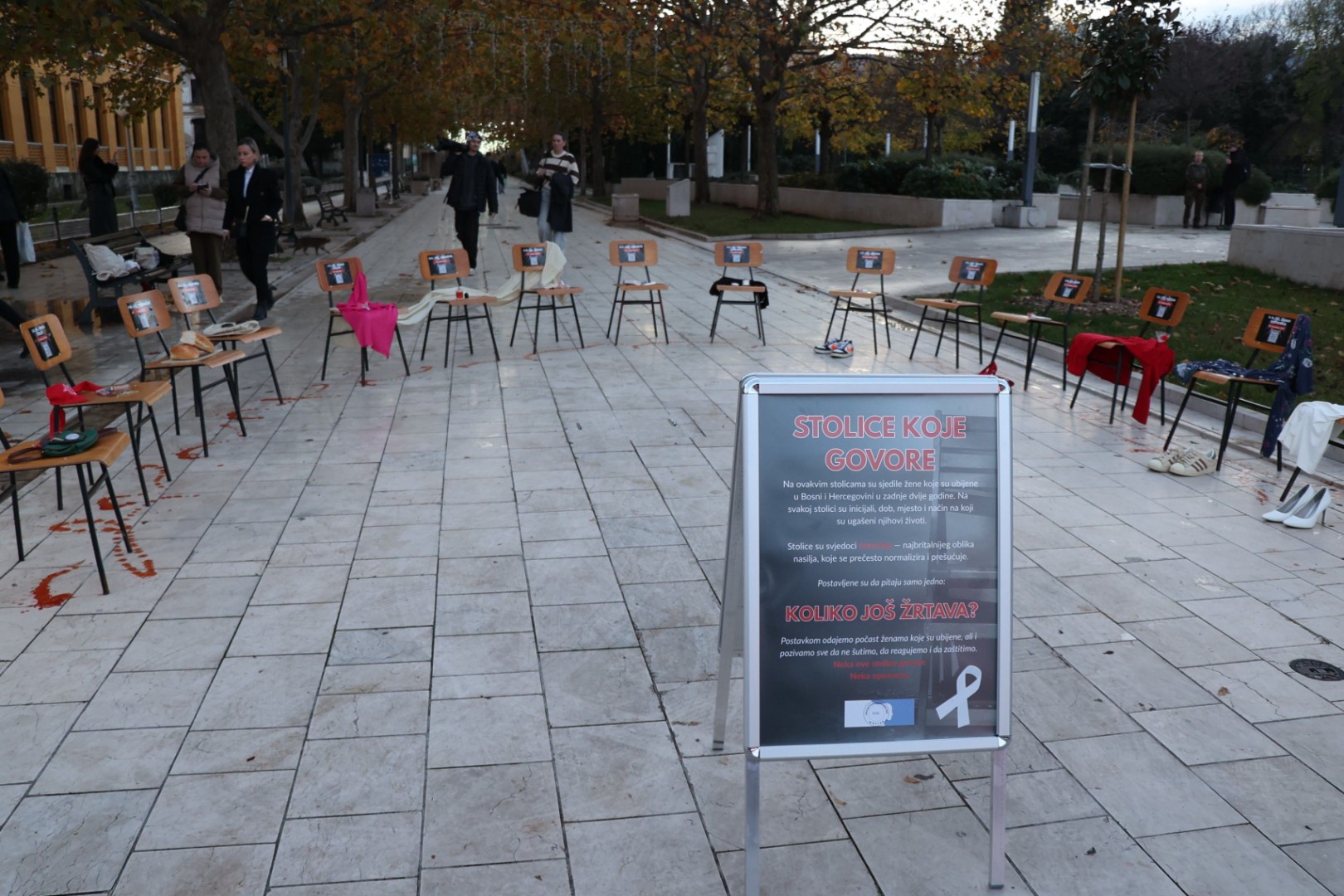 Performans Stolice koje govore: "Femicid je jedan od najtežih društvenih problema"