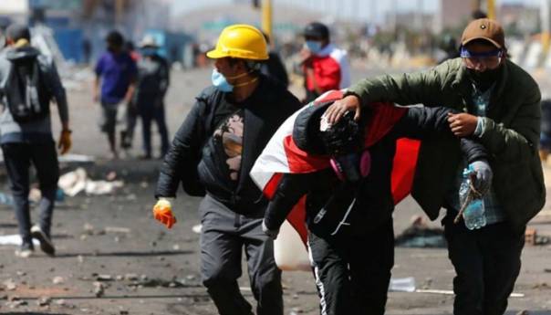 Peru proglasio vanredno stanje u Limi zbog protesta