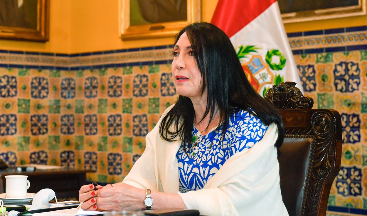 Peruanska ministrica cijepila se preko reda, zbog skandala dala ostavku