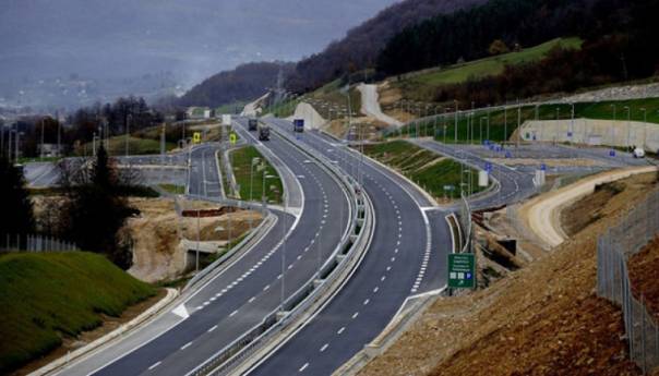 Pet godina od povećanja akciza: Ni novca, ni autoputa