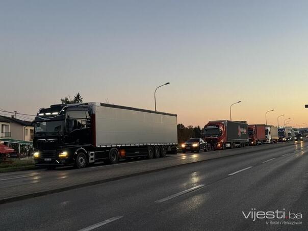 Pet hiljada kamiona iz BiH nastavlja blokadu granica