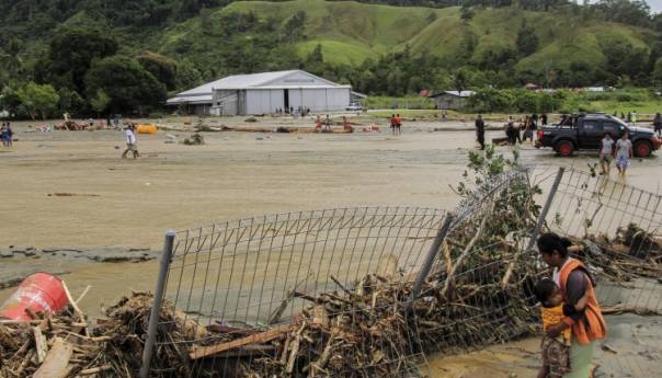 Pet mrtvih u vodenoj bujici u Indoneziji
