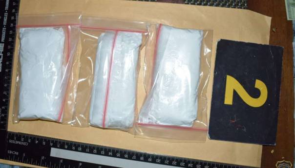 Pet osoba lišeno slobode, pronađena veća količina droge