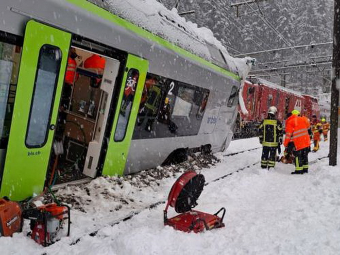 Pet osoba povrijeđeno u prevrtanju voza u Švicarskoj
