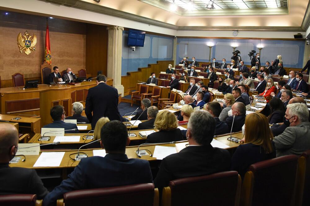 Pet poslanika ima virus korona, iskomplikovan izbor Vlade Crne Gore