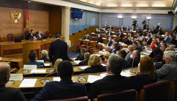 Pet poslanika ima virus korona, iskomplikovan izbor Vlade Crne Gore