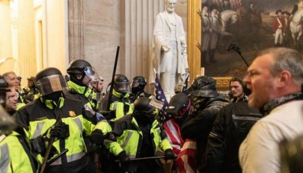 Peta žrtva nereda na Capitol Hillu: Preminuo policajac od posljedica povreda