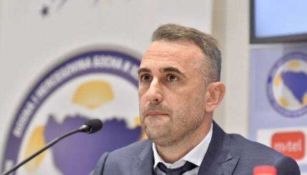 Petev: Bilo bi preriskantno mijenjati sistem igre, najvažnije jedinstvo u ekipi