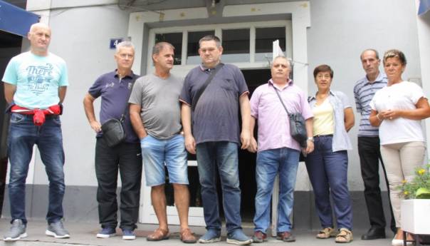 Petnaestak penzionera zeničkih rudnika počeli štrajk glađu