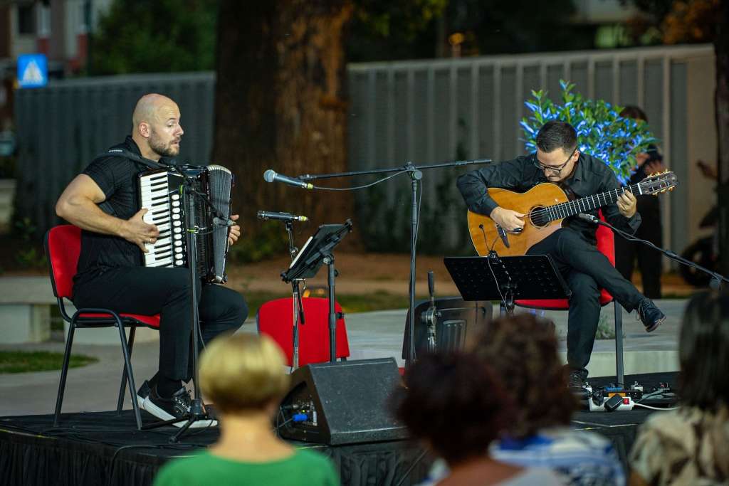 Peto izdanje programa "Kultura na ulice!" otvoreno koncertom CordAria Duo