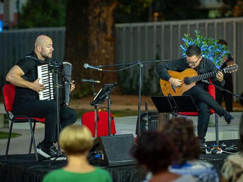 Peto izdanje programa "Kultura na ulice!" otvoreno koncertom CordAria Duo