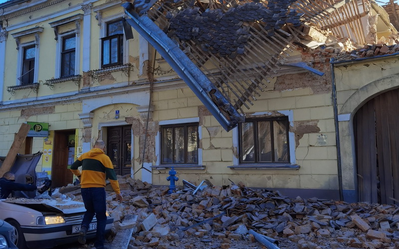Petrinja: 20 osoba povrijeđeno, poginula 12-godišnja curica