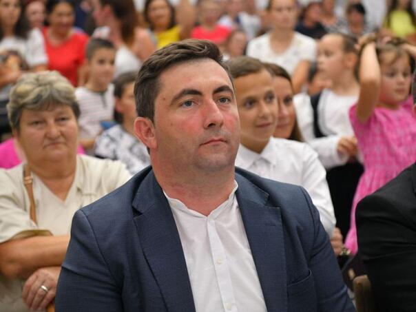 Petrović poručio Karanu: Djeca Semberije nisu vam neprijatelji, ali ste ih zaboravili