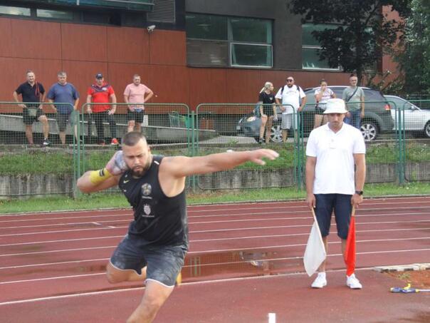 Pezeru šesti naslov i norma za SP u Tokiju