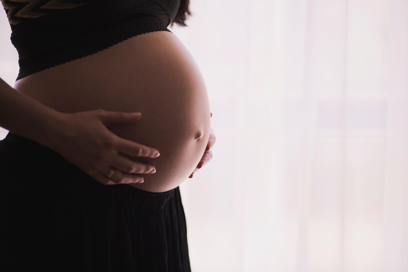 Pfizer i Moderna učinkovite kod trudnica, antitijela se prenose na bebe