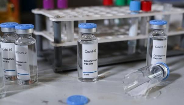 Pfizerova i AstraZenecina vakcina smanjuju teže oblike covida za 80 posto
