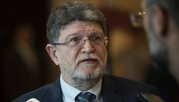 Picula: Schmidt može zaustaviti klizanje BiH u haos