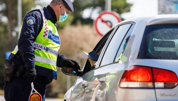 Pijan i bez dozvole 82-godišnjak autocestom vozio u krivom smjeru