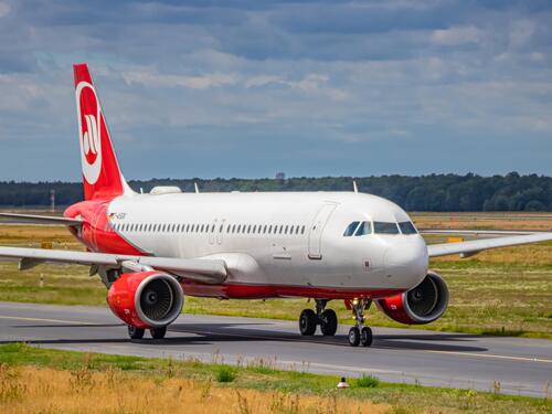 Pijani Finac maltretirao putnike i stjuardesu, avion morao prinudno sletjeti