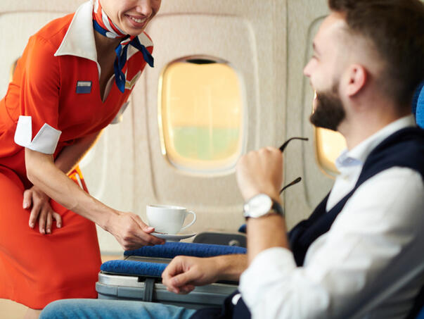 Pijani putnik napao stjuardesu, avion iznenada sletio u Hrvatsku
