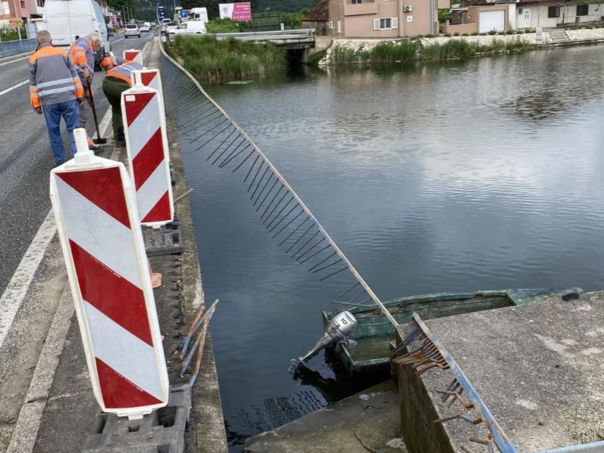 Pijani vozač skrivio nesreću, poginula tri muškarca u slijetanju vozila u Neretvu