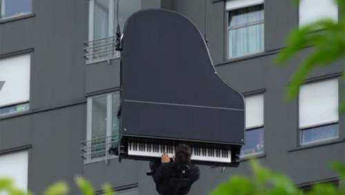 Pijanista svirao klavir na visini od 40 metara