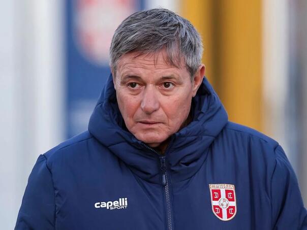 Piksi izbačen sa Marakane: Navijači ga natjerali da napusti stadion
