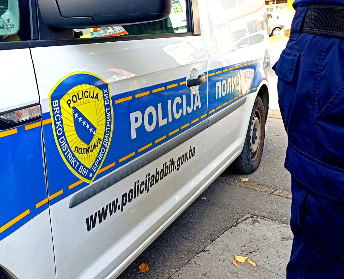 Pirotehnika i pucnjava obilježile noć nakon utakmice u Brčkom