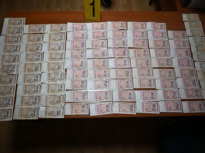 Pištoljem natjerali radnika da otključa pumpu pa uzeli 9.000 KM