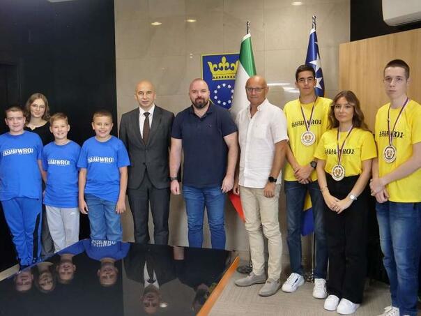 Pivić nagradio mlade za osvojeno drugo mjesto u Evropskom prvenstvu iz robotike