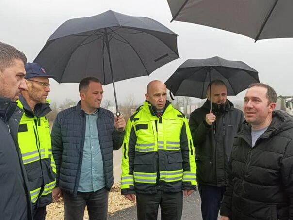 Pivić obišao Doboj Jug koji je najviše pogođen poplavama u ZDK-u