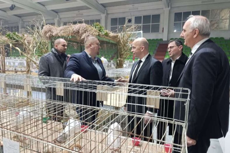 Pivić u Tešnju otvorio Međunarodnu izložbu sitnih životinja