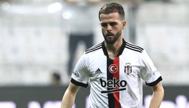 Pjanić asistirao u trijumfu Besiktasa, meč obilježio bizaran gol Batshuayija