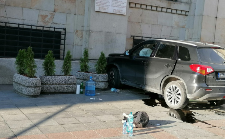 Pješak koga je juče udario terenac u Sarajevu u životnoj opasnosti