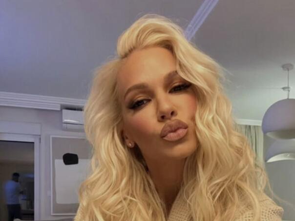 Pjevačica Nataša Bekvalac diplomirala sa desetkom