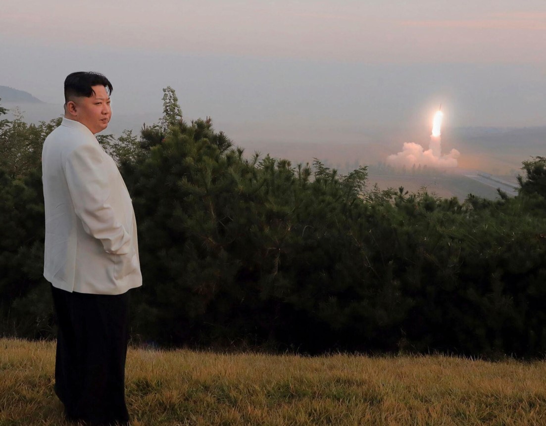 Pjongjang ponovo lansira rakete: Više od 10 projektila završilo u moru