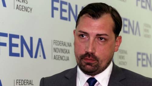 Plakalo: Ustanoviti i kazniti počinitelje rušenja zastave EU