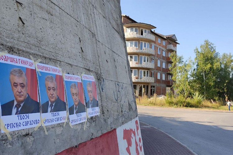 Plakati podrške Savčiću u Istočnom Sarajevu