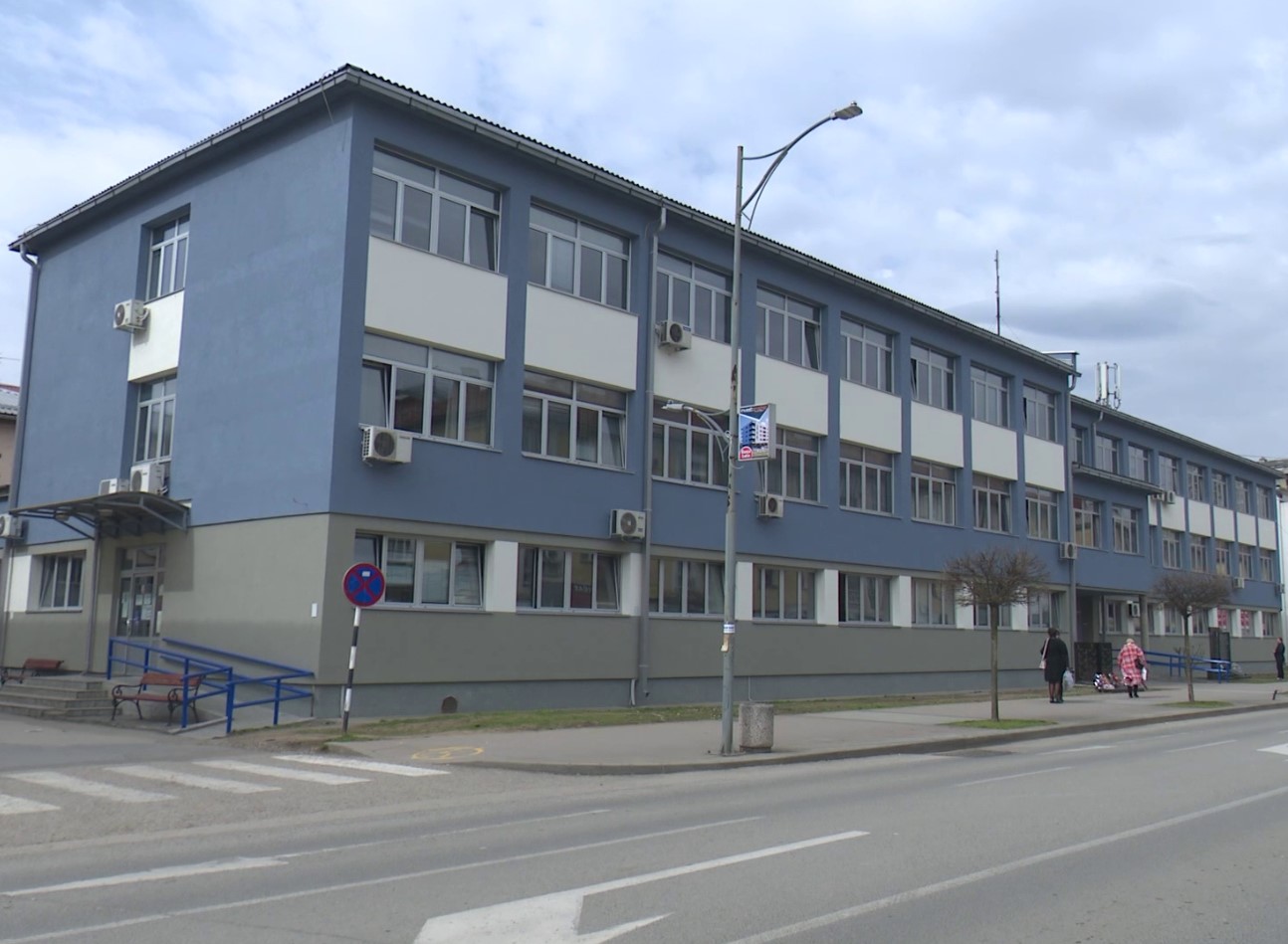 Planirala skočiti s mosta, srećom - spriječila je policija